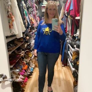 Vertical Design Bumble Bee Sweater Size M